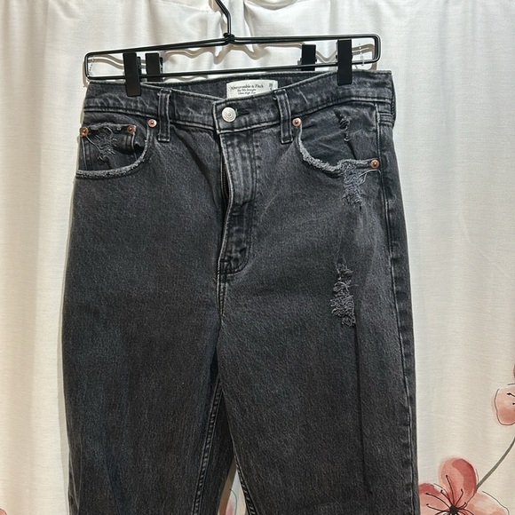 ABERCROMBIE & FITCH • 90’s Straight Ultra High Rise • Size 26 / 6 - Picture 3 of 7